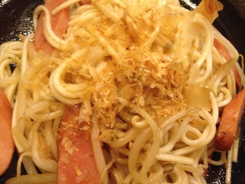 ウインナーとたまねぎともやしの炒めそうめん